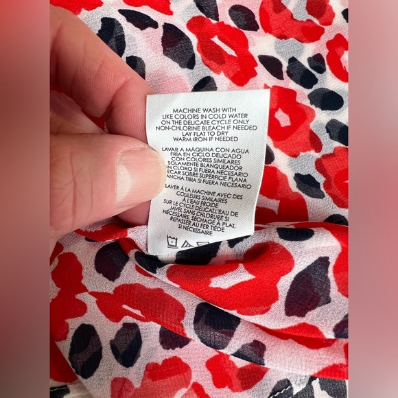 CABI Red, white & navy Flipside Floral ruffle back tank size L - Picture 11 of 13